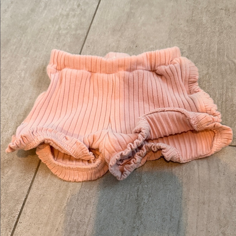 kate quinn Pink Ribbed Ruffle shorts 18-24m
